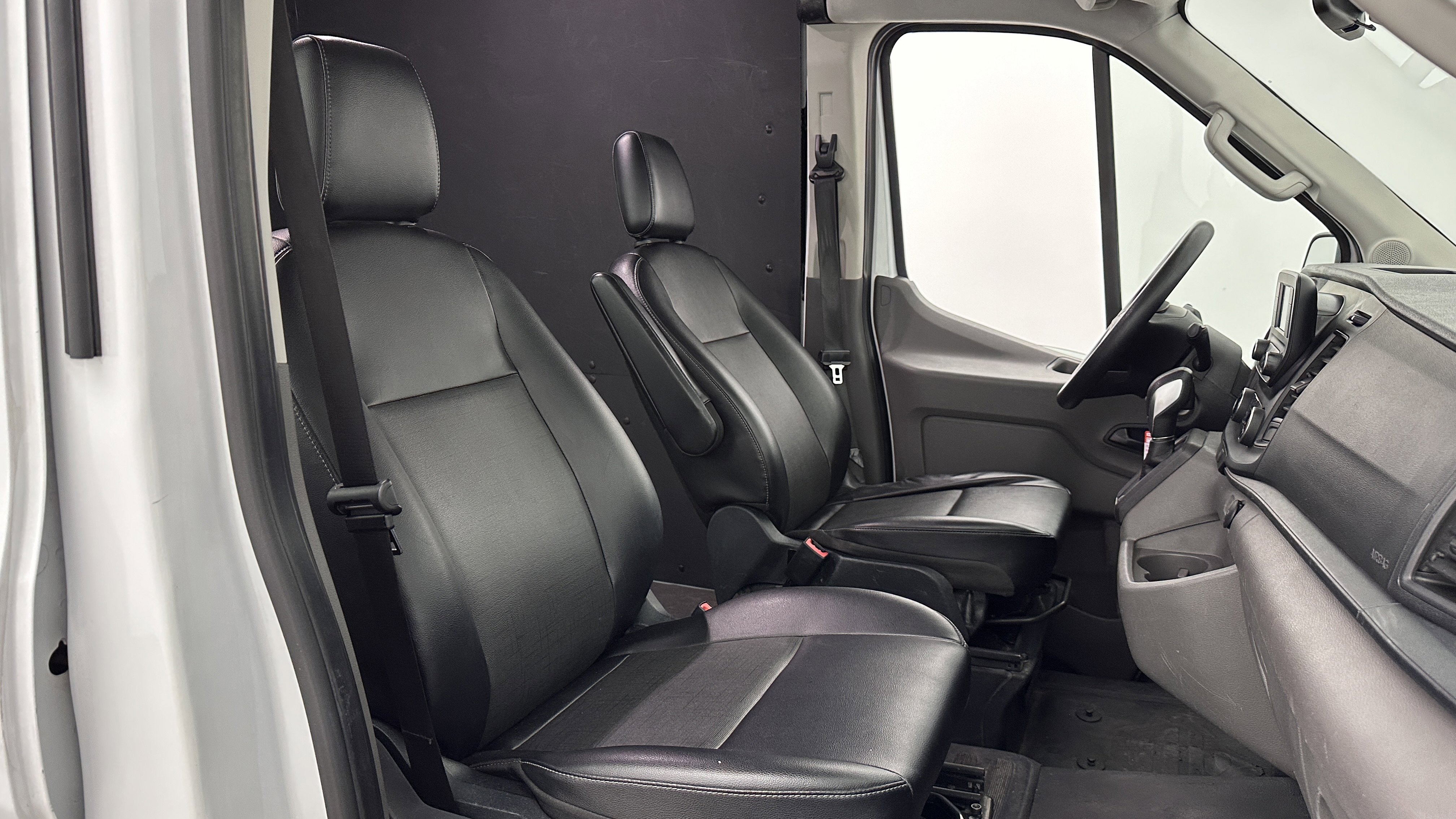 Used 2023 Ford Transit 250 Medium Roof w/ Load Area Protection Package RWD image 28