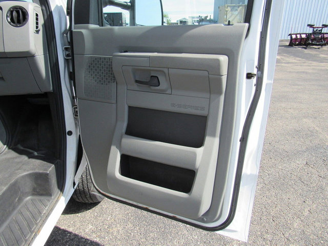 Used 2022 Ford E-350 and Econoline 350 Super Duty RWD image 12