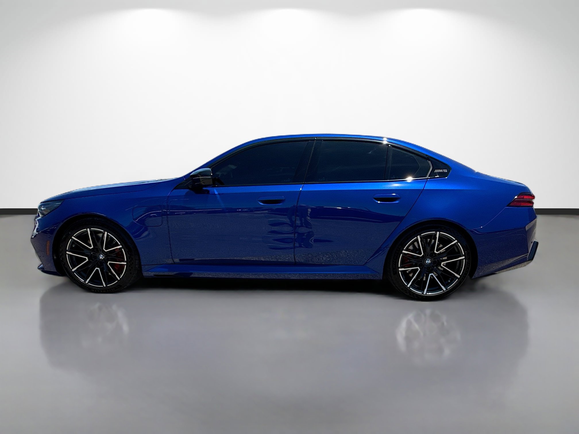 Used 2025 BMW M5 w/ Executive Package image 6