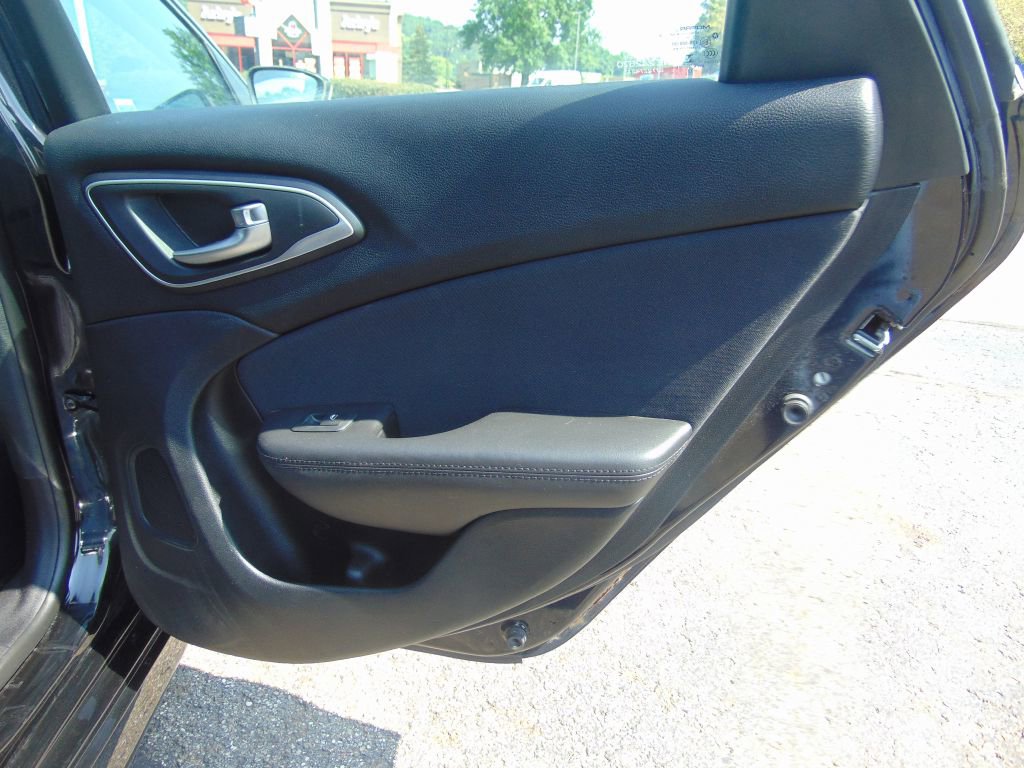 Used 2016 Chrysler 200 LX image 21