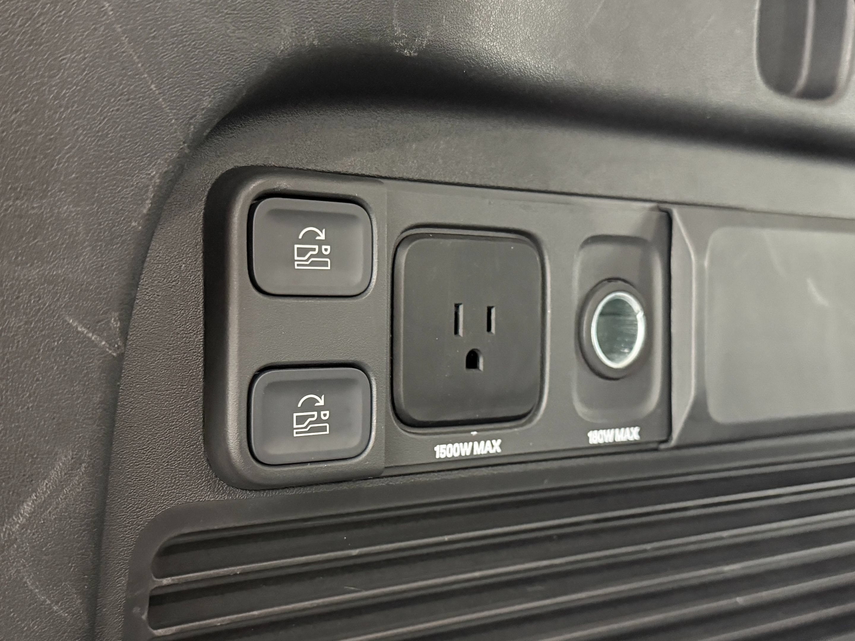 Used 2023 Rivian R1S Launch Edition Quad AWD/4WD image 36