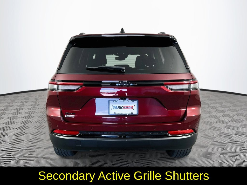 Used 2023 Jeep Grand Cherokee Altitude AWD/4WD image 9