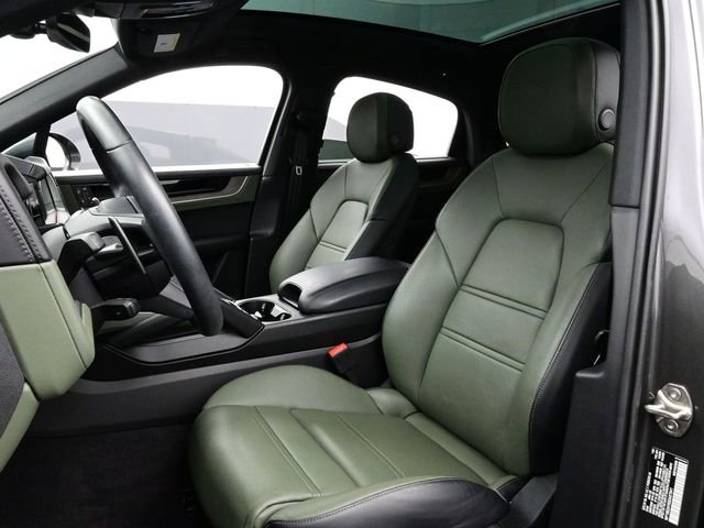 Certified 2025 Porsche Cayenne E-Hybrid Coupe image 5