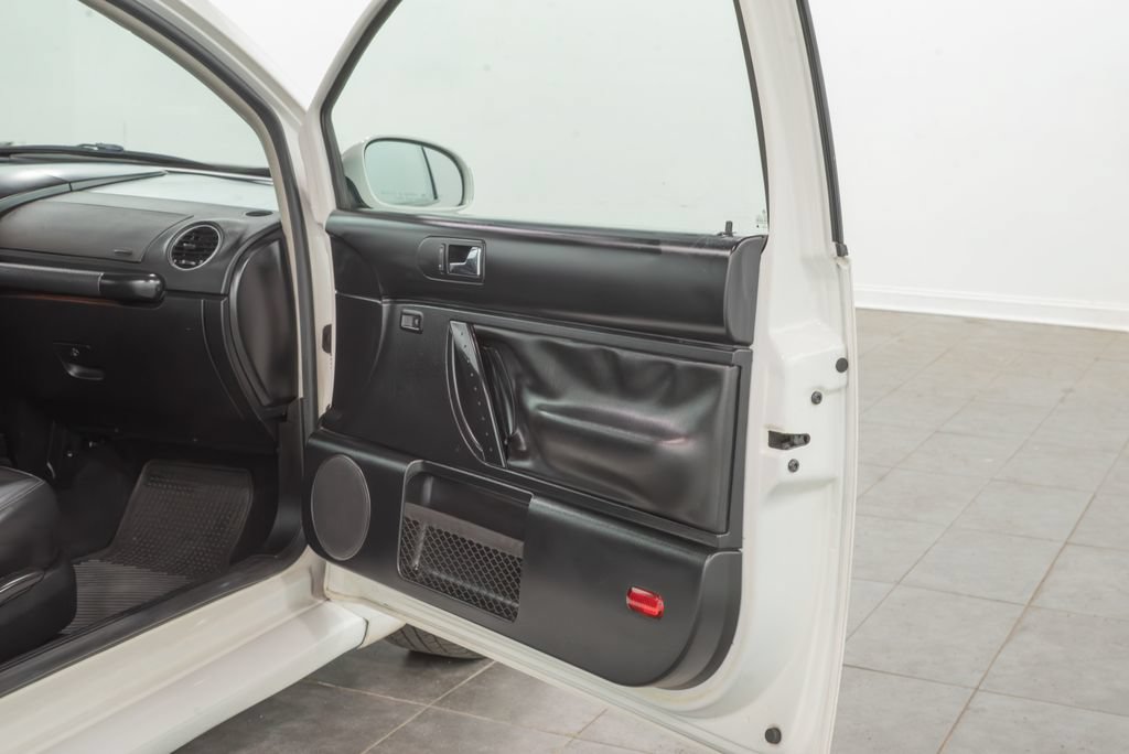 Used 2010 Volkswagen Beetle Coupe FWD image 14
