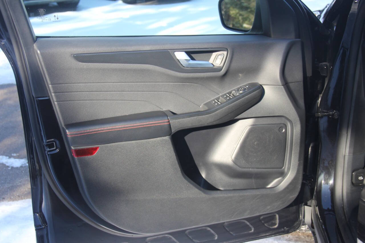 Certified 2025 Ford Escape ST-Line Select AWD/4WD image 27