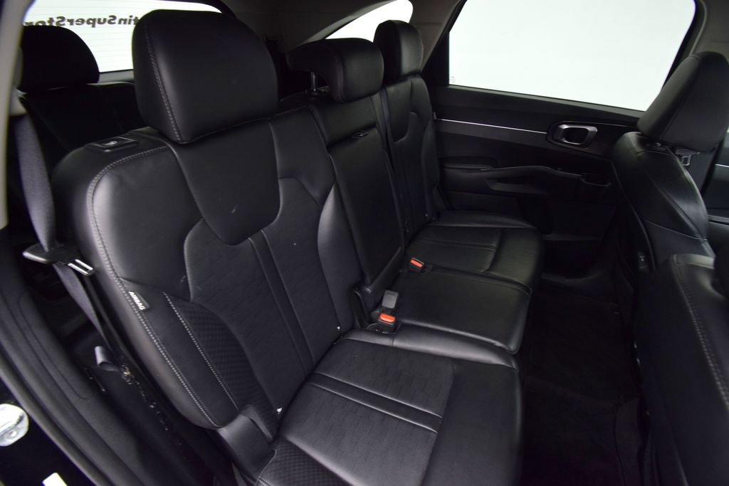 Used 2024 Kia Sorento S image 21