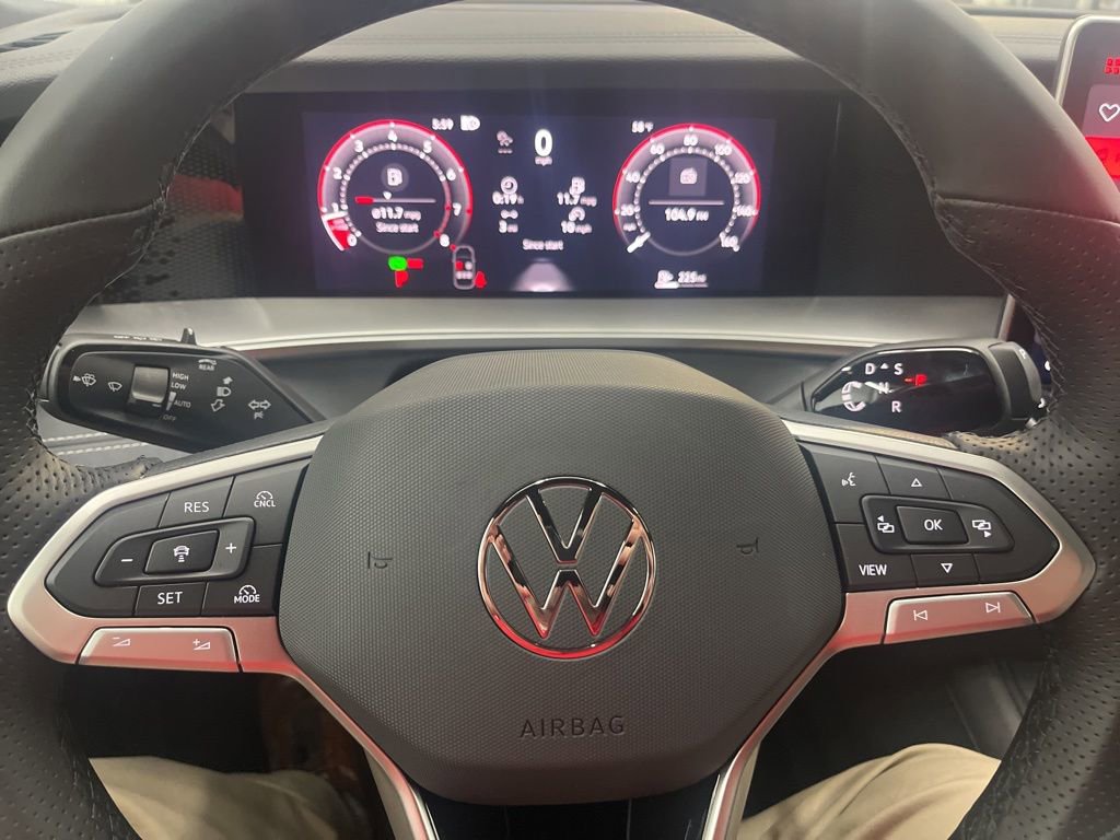New 2026 Volkswagen Tiguan SE R-Line FWD image 18
