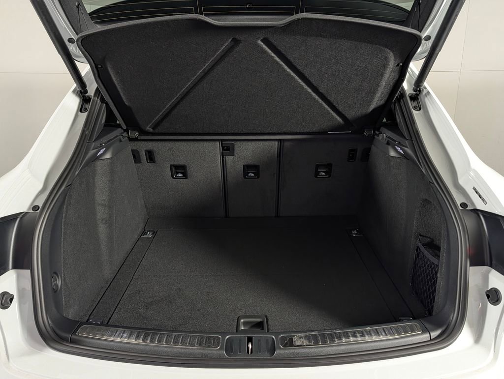 New 2026 Porsche Macan image 17