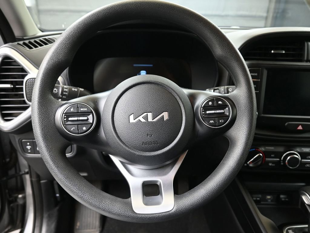 Used 2025 Kia Soul LX w/ LX Technology Package FWD image 22