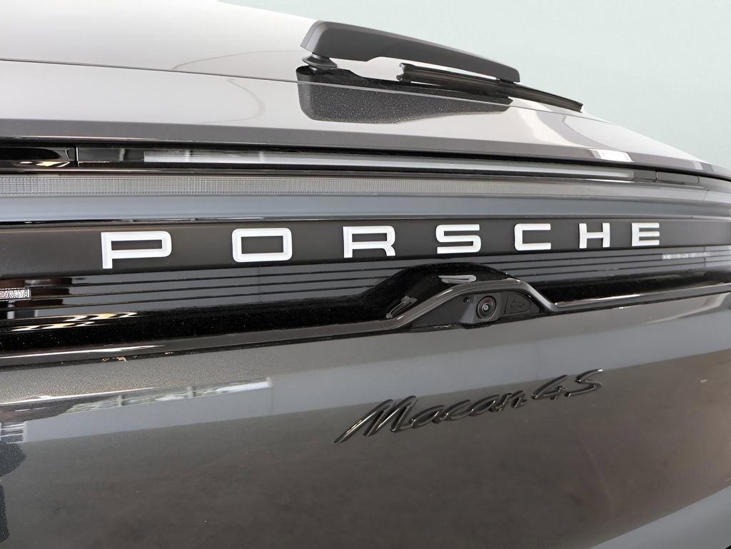 Certified 2025 Porsche Macan 4S Electric image 6