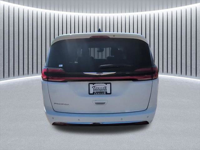 Certified 2024 Chrysler Pacifica Touring-L FWD image 7