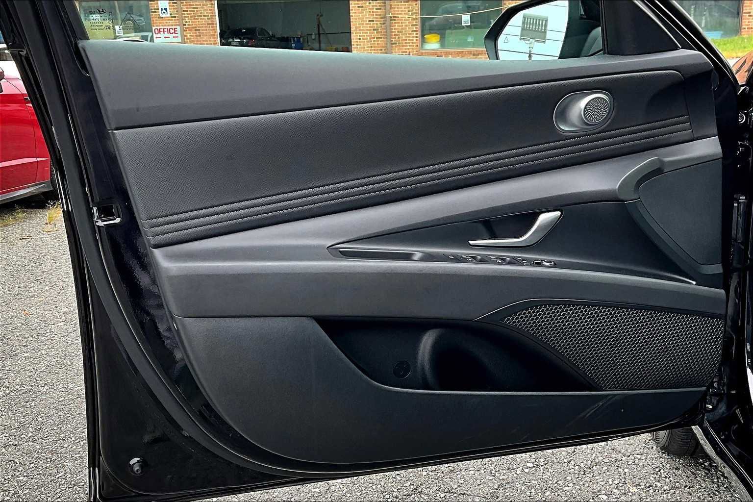 Used 2024 Hyundai Elantra SEL w/ Convenience Package image 21