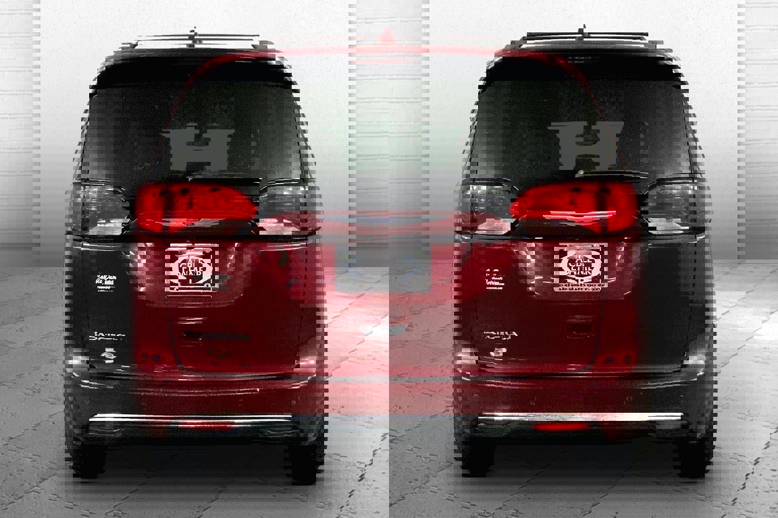 Used 2019 Chrysler Pacifica Touring-L image 3