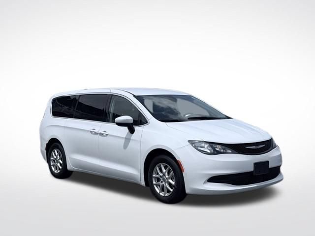 Certified 2023 Chrysler Voyager LX FWD image 5