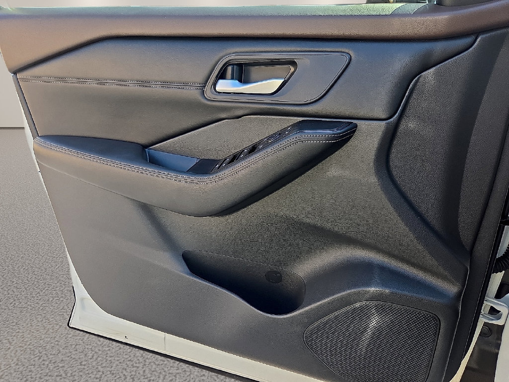 Used 2022 Nissan Rogue SV w/ SV Premium Package FWD image 20