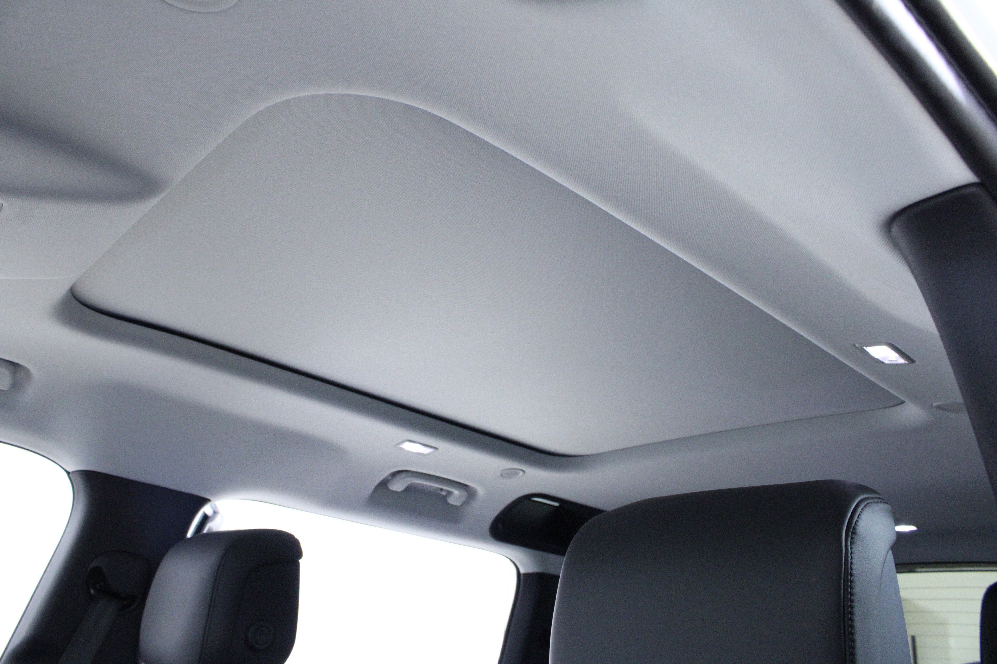 Used 2025 Land Rover Defender 110 S image 30