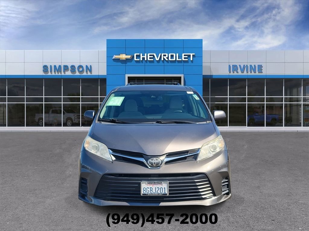 Used 2018 Toyota Sienna LE w/ Carpet Mat Package image 3