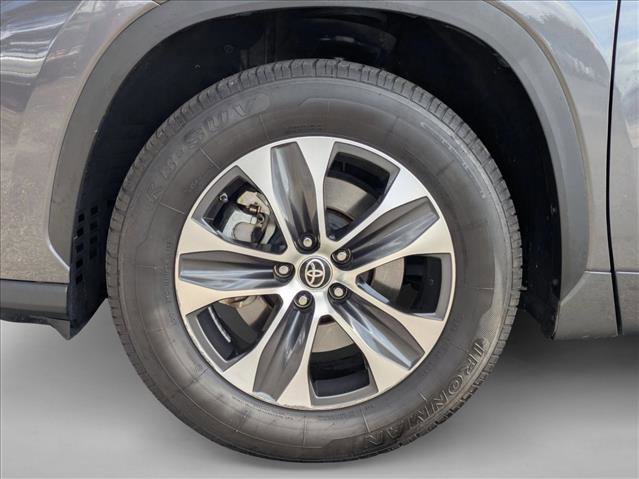 Used 2021 Toyota Highlander XLE image 24
