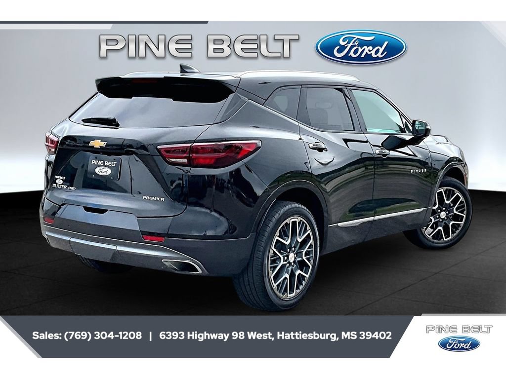 Used 2025 Chevrolet Blazer Premier w/ Enhanced Convenience Package AWD/4WD image 11