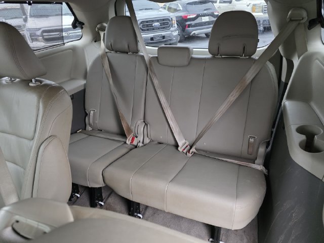 Used 2017 Toyota Sienna XLE Premium FWD image 19