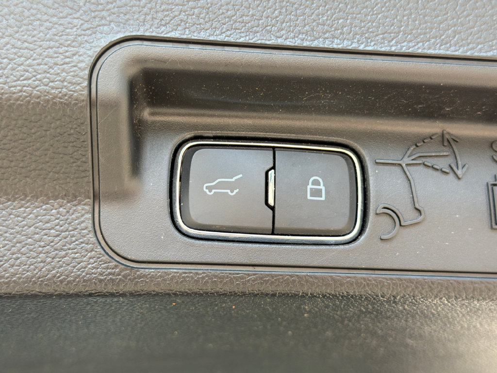 Used 2024 Ford Explorer XLT w/ Equipment Group 202A AWD/4WD image 19