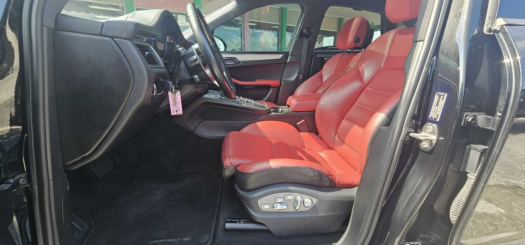 Used 2015 Porsche Macan Turbo AWD/4WD image 15