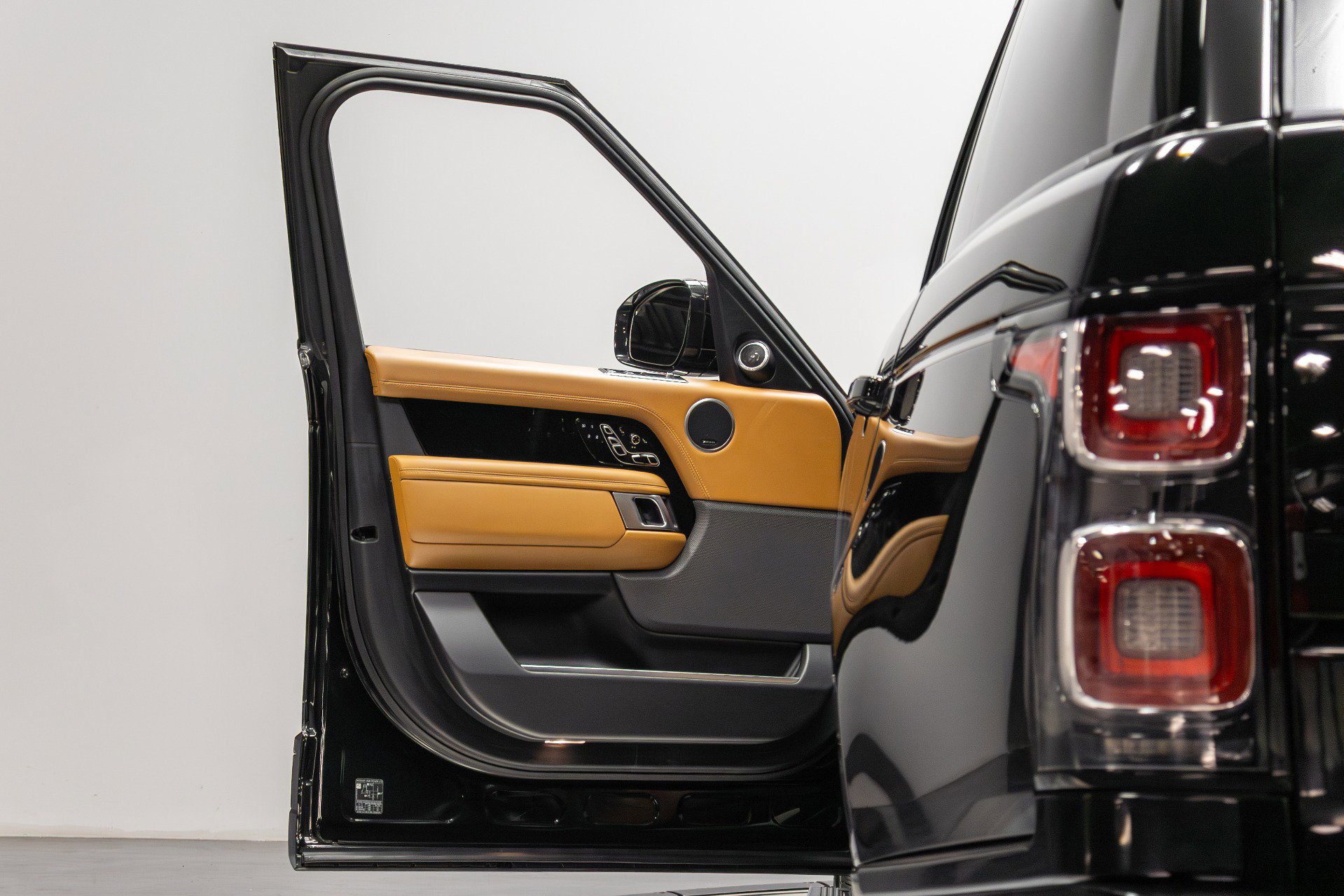 Used 2022 Land Rover Range Rover Autobiography image 43