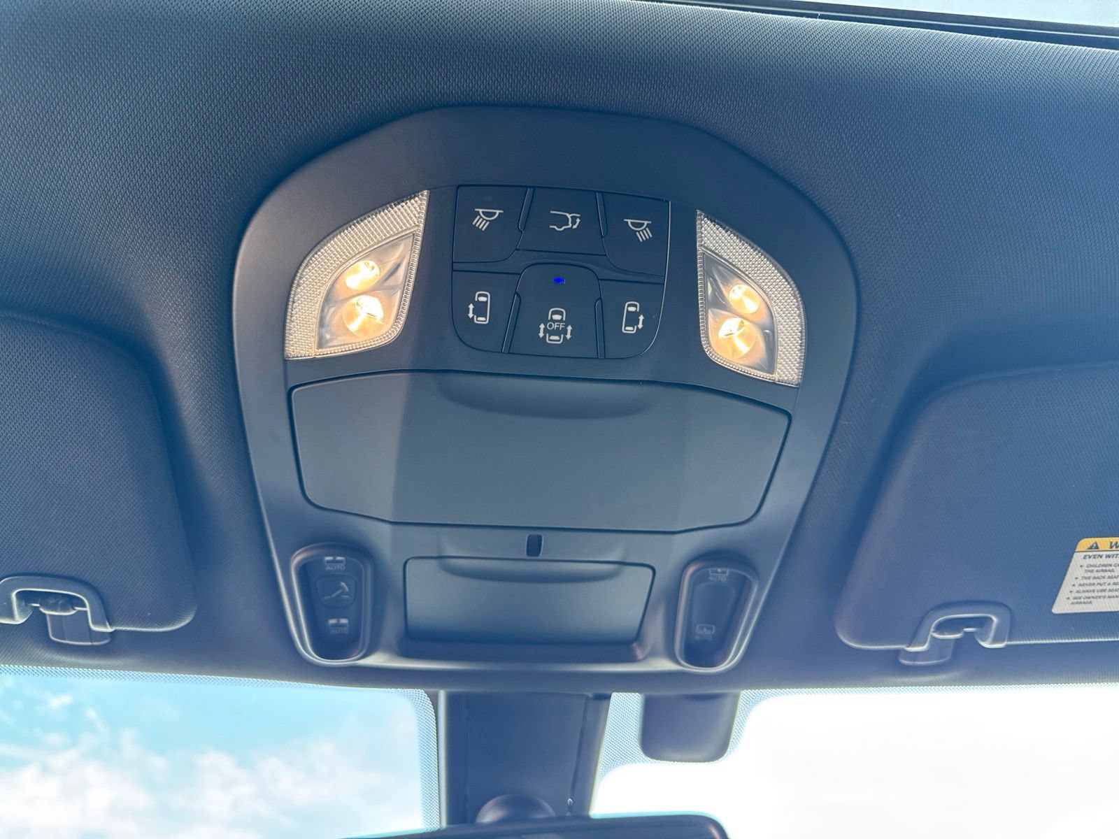 Used 2018 Chrysler Pacifica Touring-L Plus FWD image 27