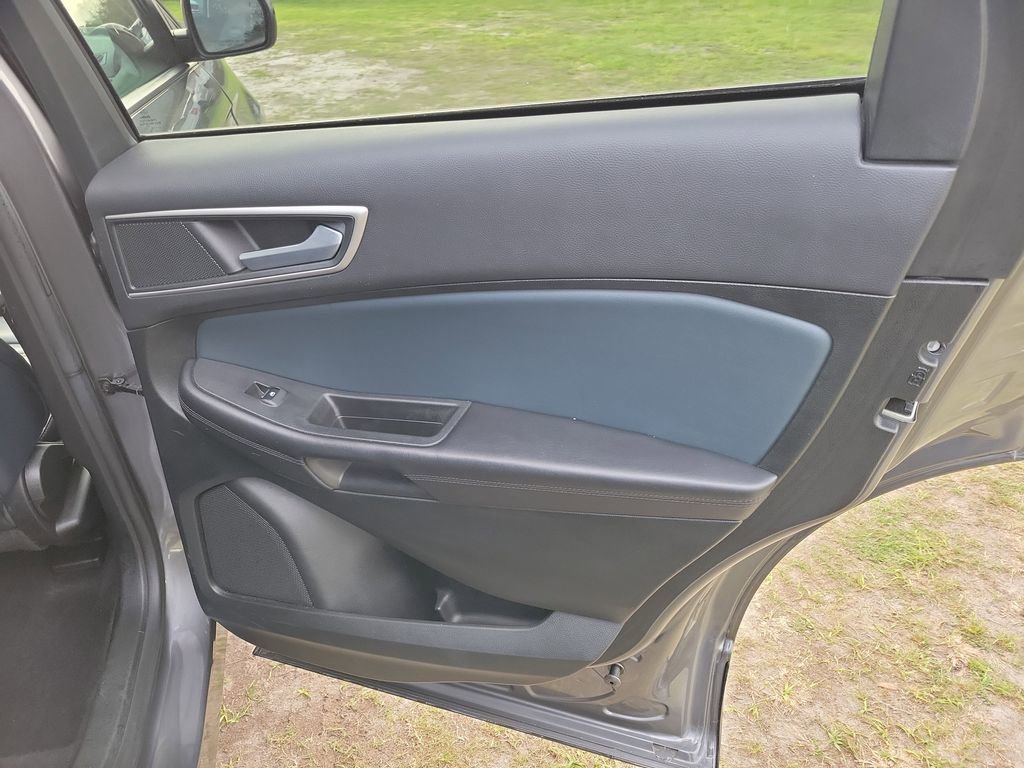 Used 2023 Ford Edge SEL w/ Sport Appearance Package image 34