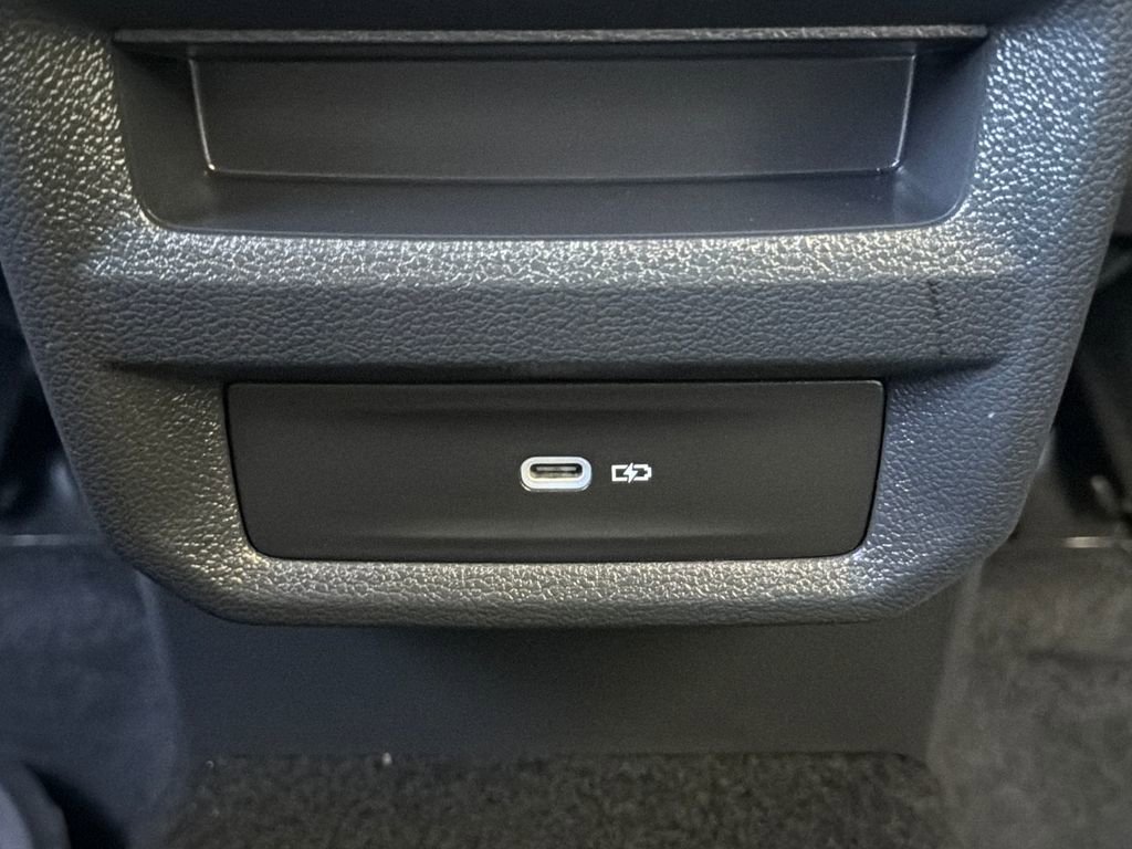 Used 2024 Volkswagen Taos SE w/ Black Wheel Package image 31