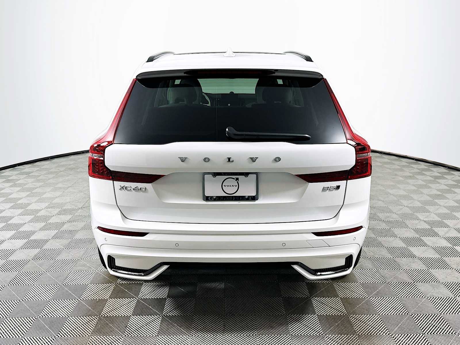 New 2026 Volvo XC60 B5 Ultra w/ Climate Package PRO image 6