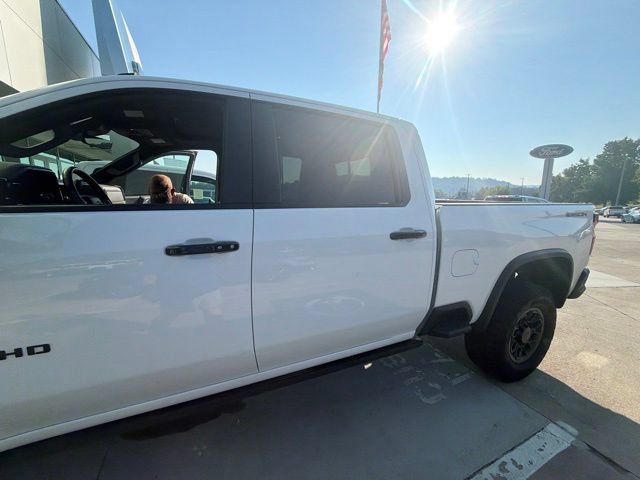 Used 2025 Chevrolet Silverado 2500 ZR2 w/ ZR2 Bison Edition AWD/4WD image 8