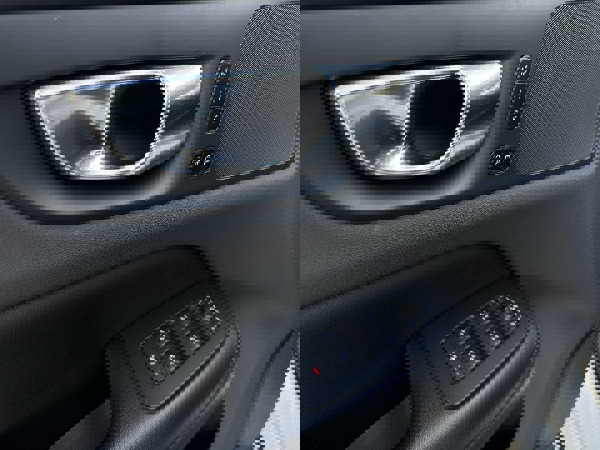 Used 2023 Volvo S60 B5 Plus w/ Climate Package image 24