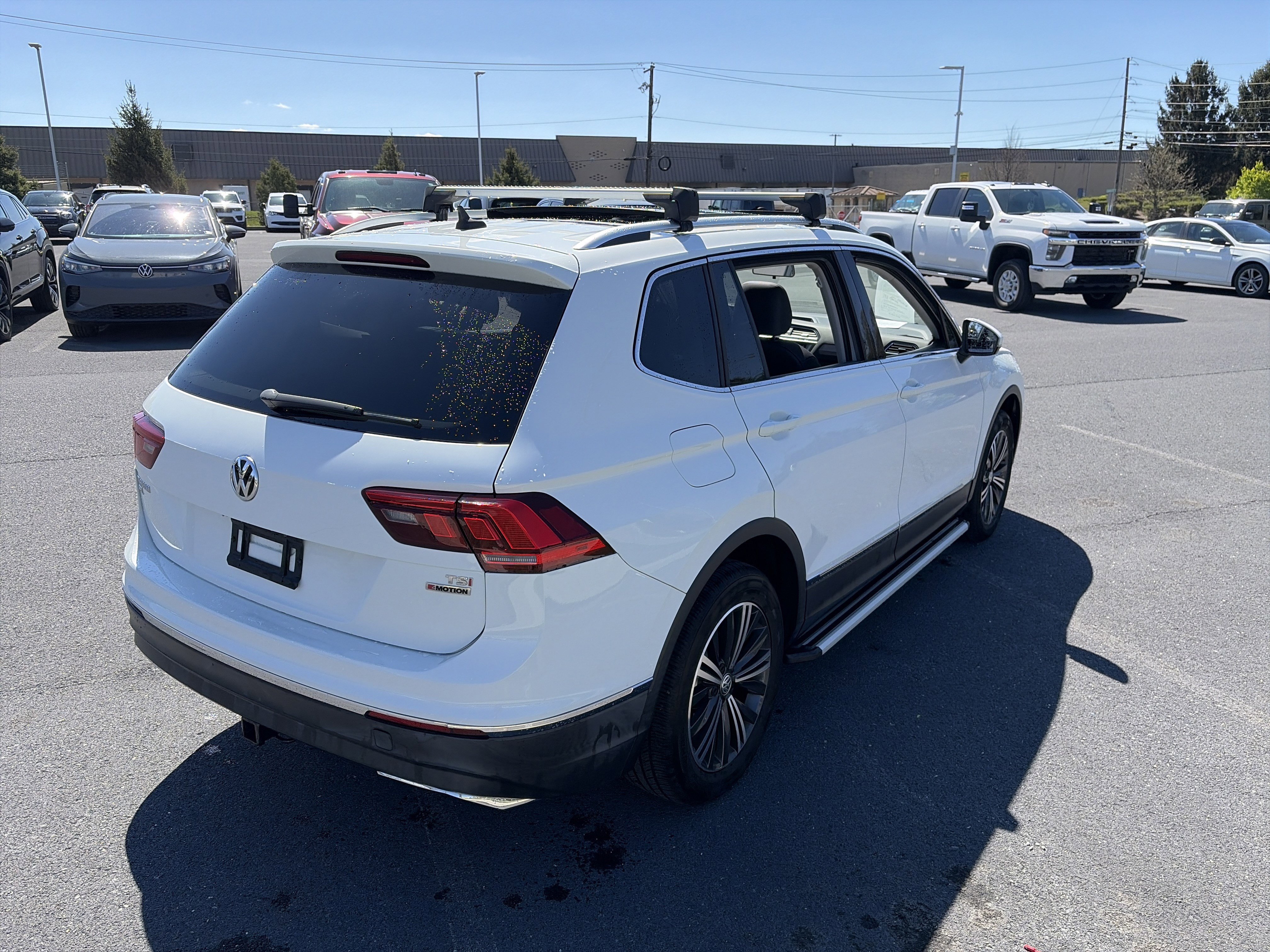 Used 2018 Volkswagen Tiguan SEL w/ 3rd Row Seat Package image 4