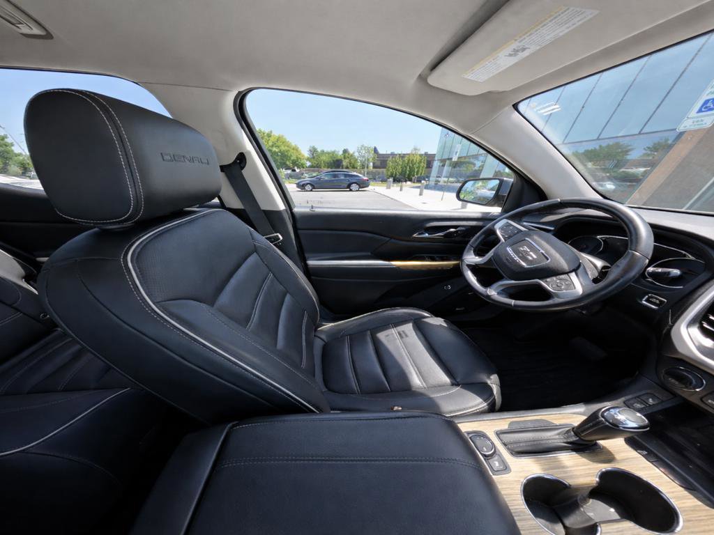 Used 2018 GMC Acadia Denali w/ Technology Package FWD image 10
