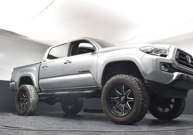 Used 2022 Toyota Tacoma SR5 w/ Technology Package image 28