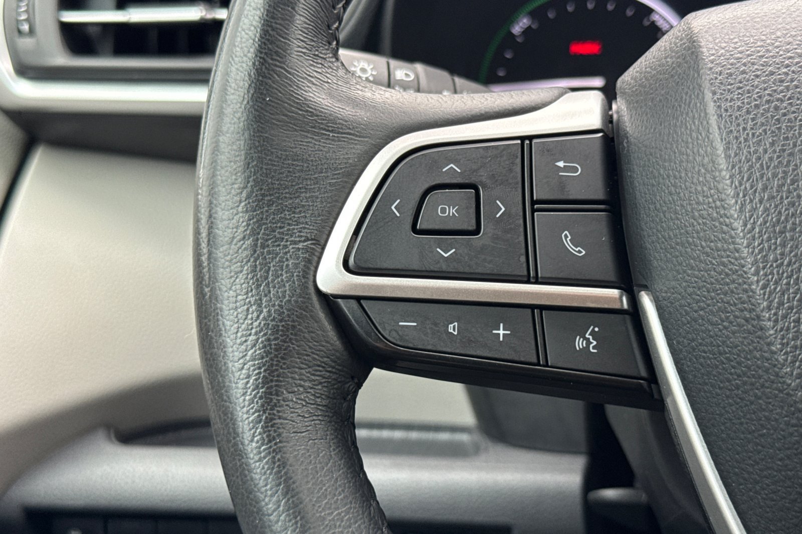 Certified 2024 Toyota Sienna XLE FWD image 29