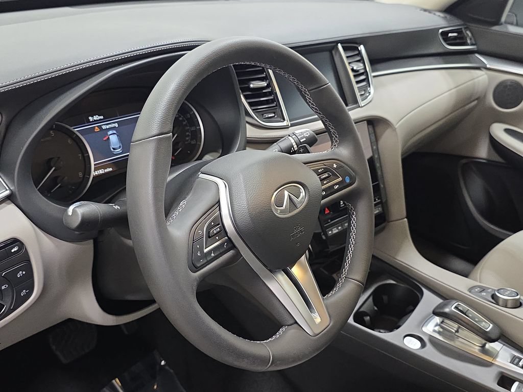 Certified 2025 INFINITI QX50 Luxe AWD/4WD image 13
