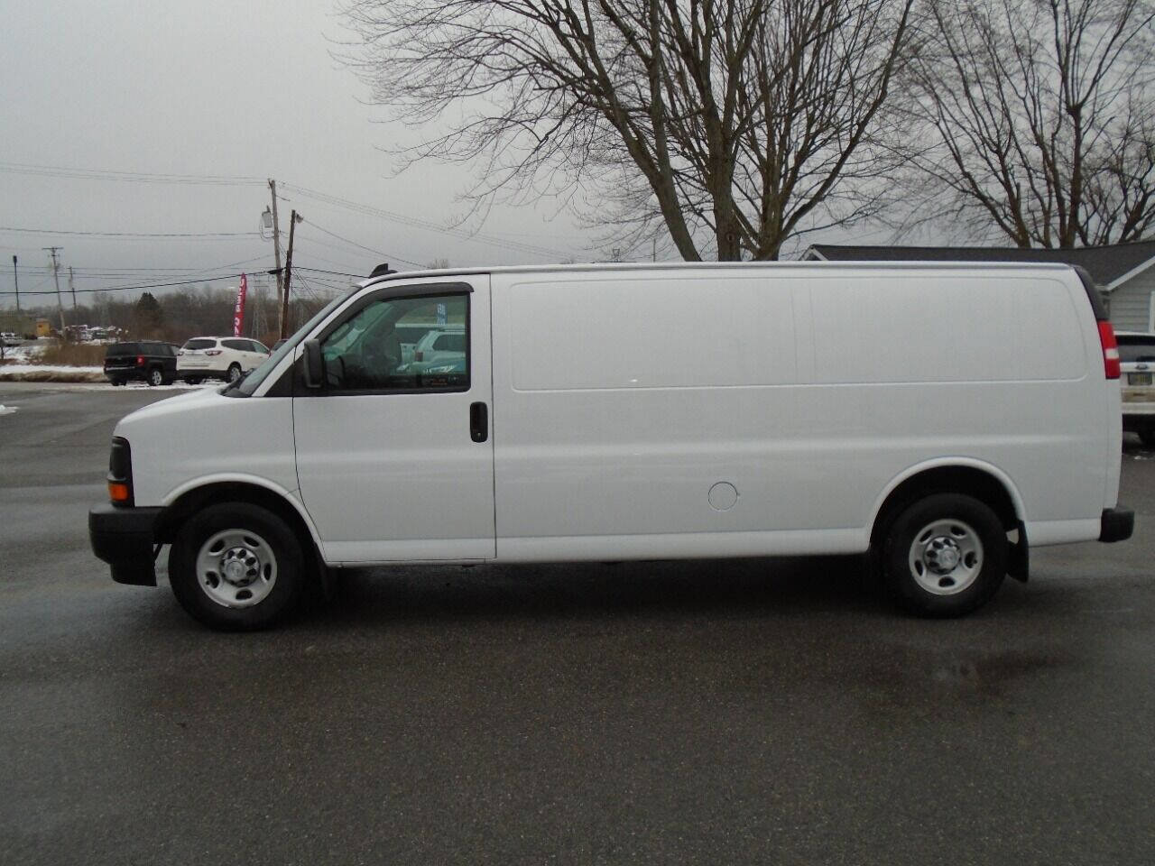 Used 2017 Chevrolet Express 3500 Extended image 4