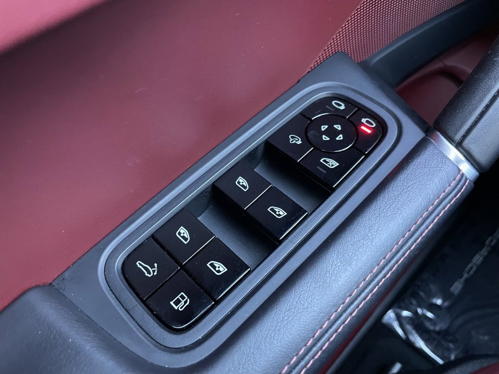 Used 2021 Porsche Cayenne Base image 30