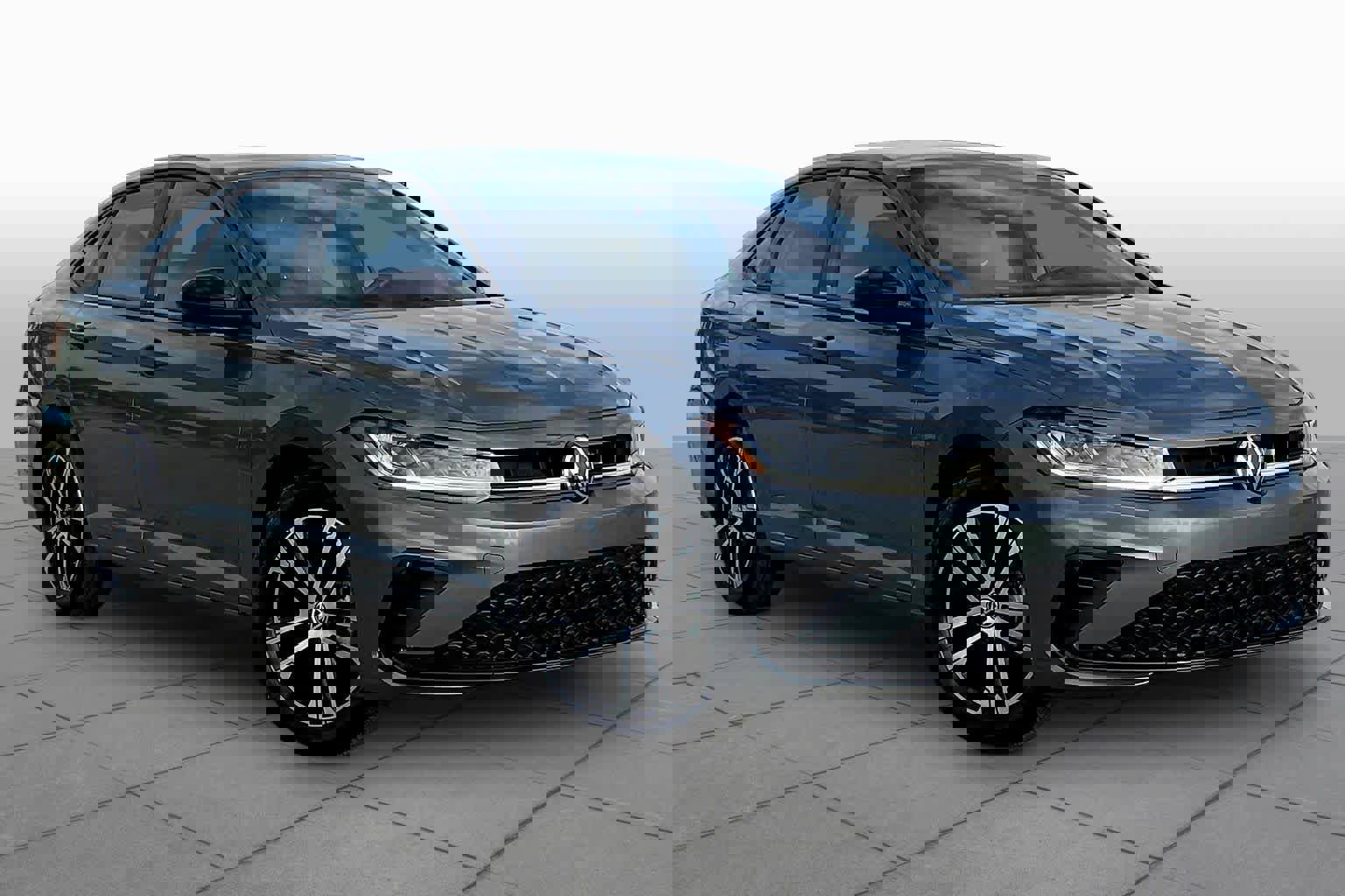 Used 2025 Volkswagen Jetta Sport image 3