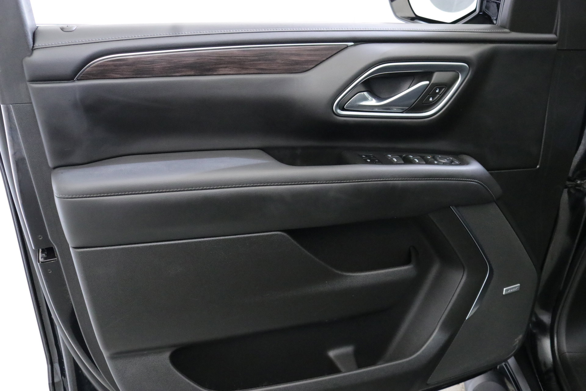 Used 2023 Chevrolet Suburban Z71 w/ Luxury Package image 21