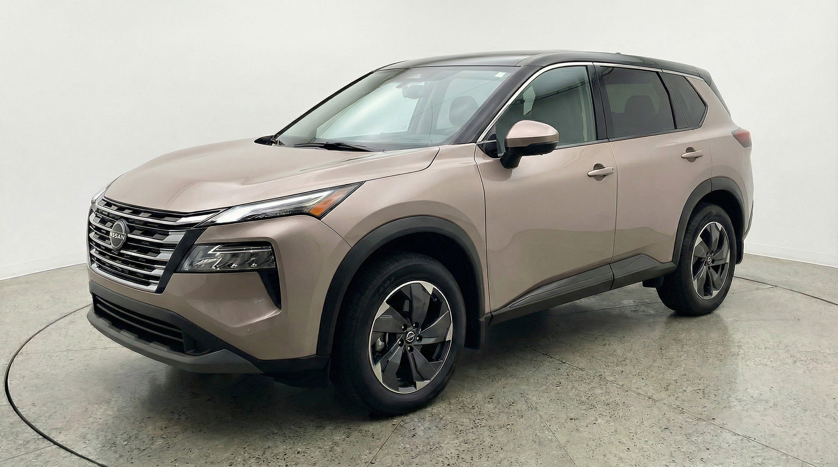 Used 2025 Nissan Rogue SV image 3