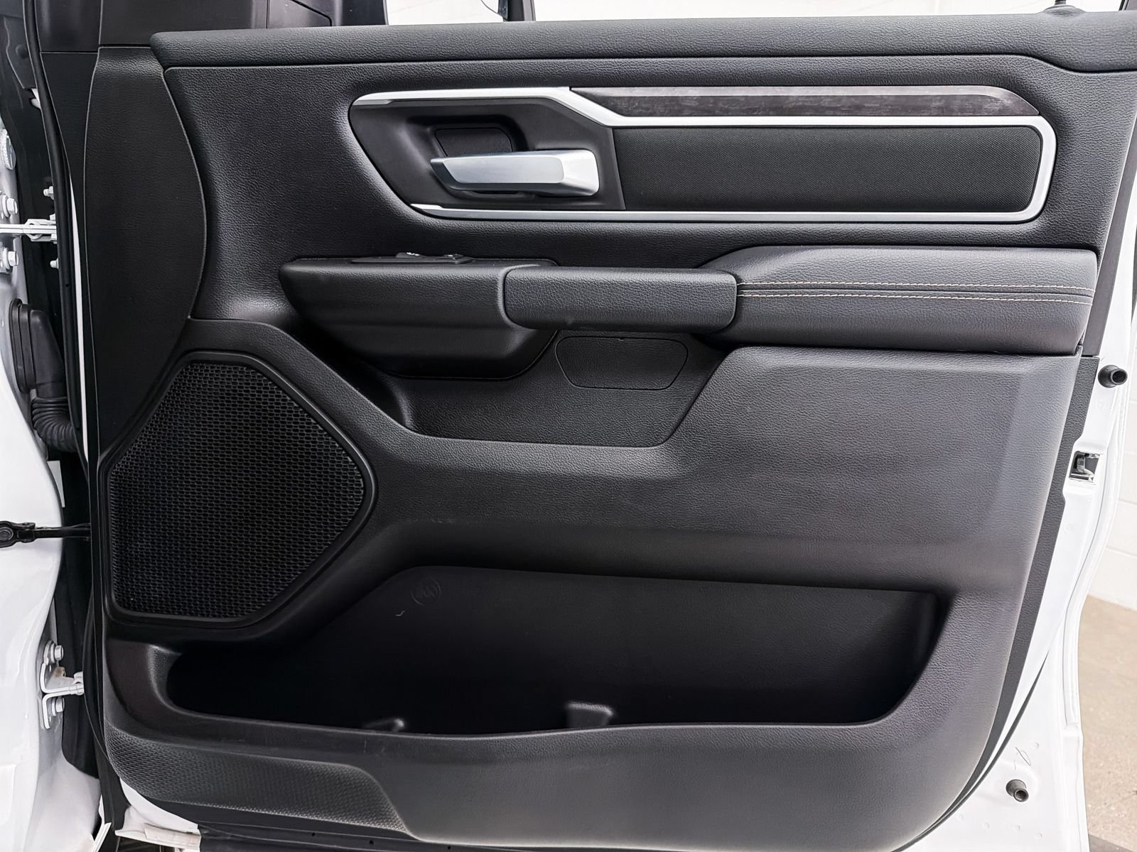 Used 2023 RAM 1500 4x4 Crew Cab image 28