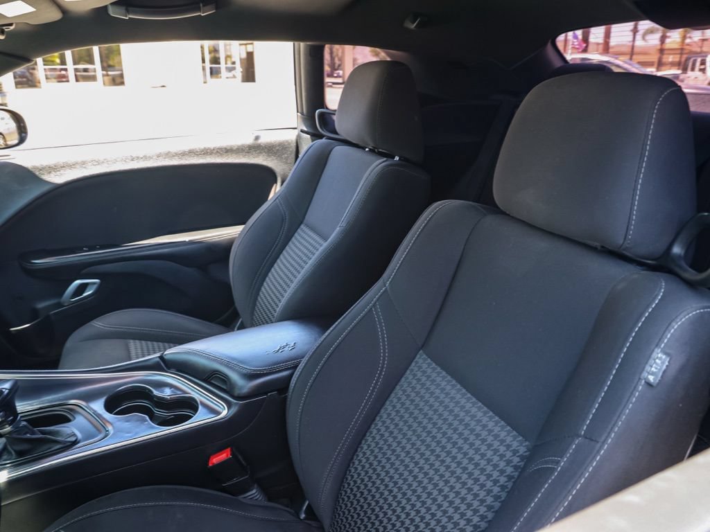 Used 2017 Dodge Challenger R/T RWD image 15
