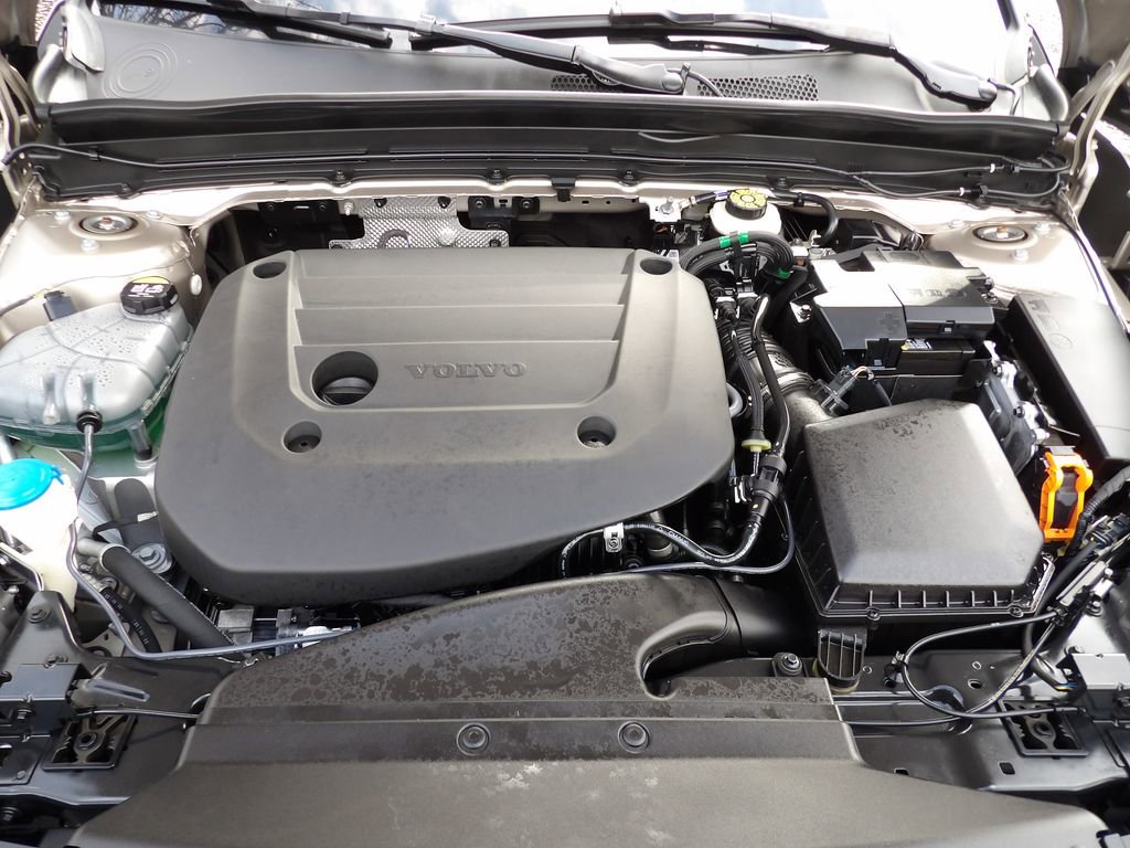 Certified 2023 Volvo XC40 B4 Plus w/ Protection Package Premier image 29