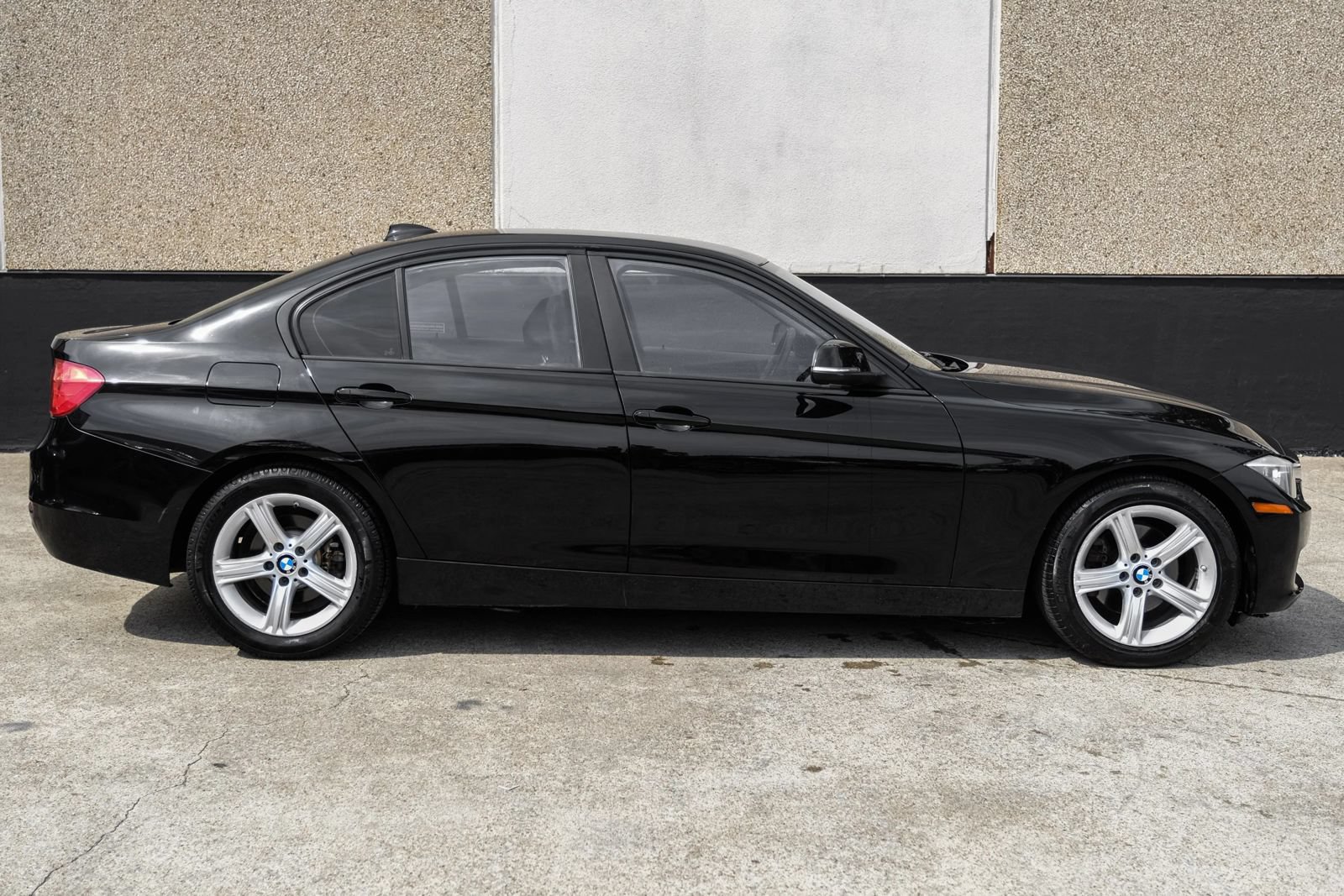 Used 2014 BMW 320i xDrive Sedan AWD/4WD image 6