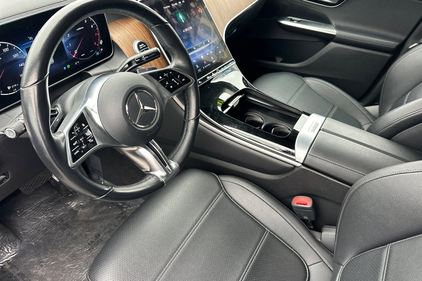 Used 2024 Mercedes-Benz GLC 300 w/ Winter Package image 11