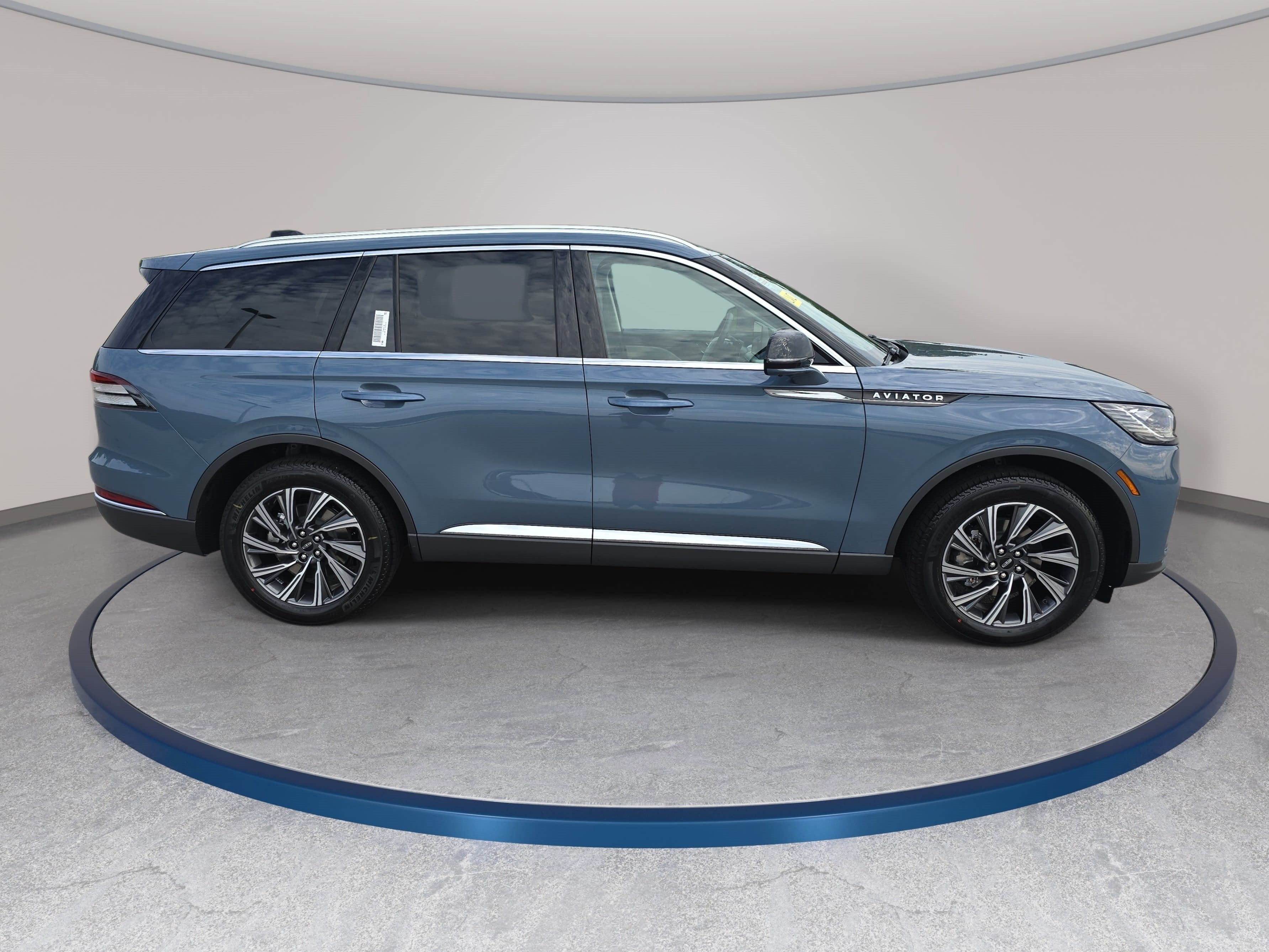 New 2026 Lincoln Aviator AWD image 4