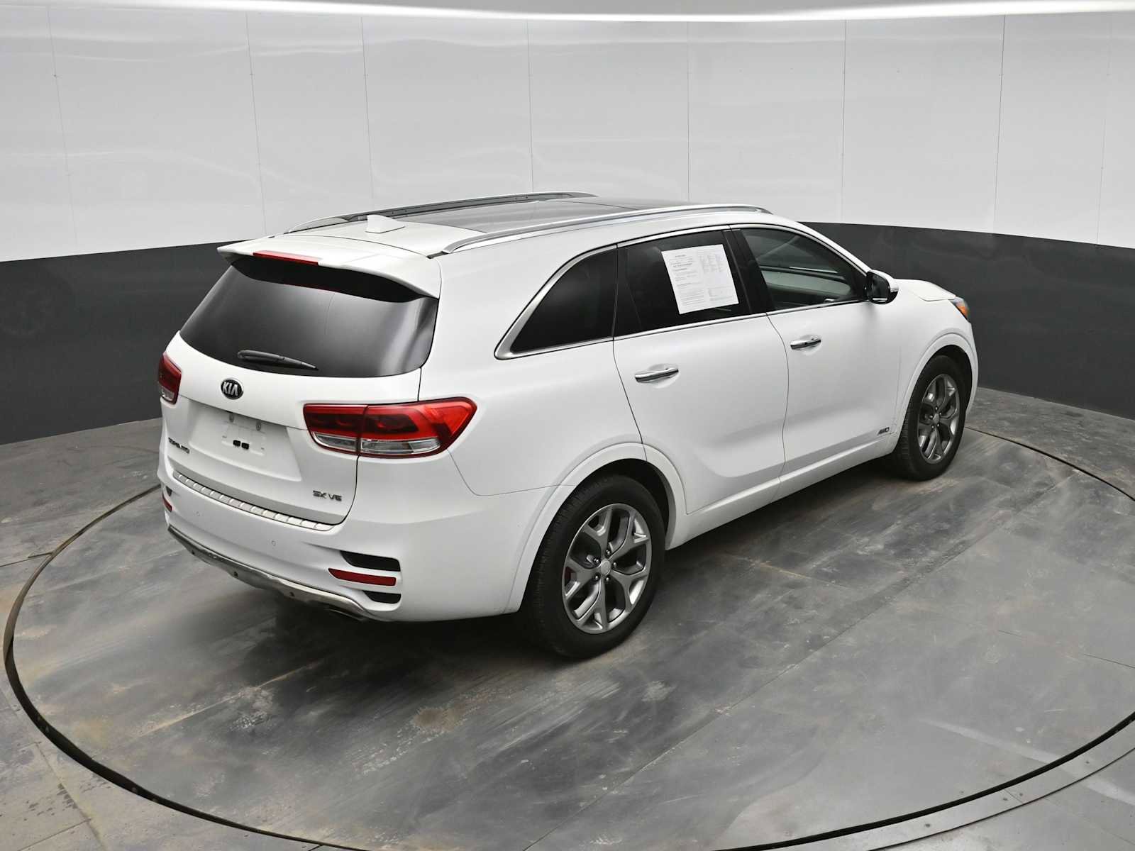 Used 2018 Kia Sorento SX image 29